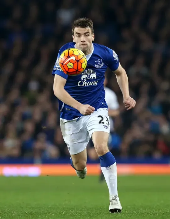 Framed Print : Seamus Coleman in Action: Everton vs. Tottenham Hotspur, Premier League - Goodison Park Framed Print : Seamus Coleman in Action: Everton vs. Tottenham Hotspur, Premier League - Goodison Park