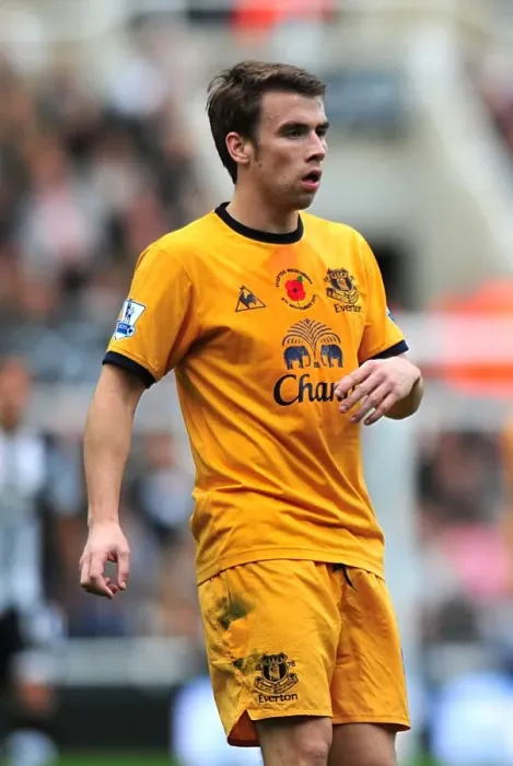 Framed Print : Seamus Coleman in Action: Everton vs. Newcastle United, Premier League (Nov. 2011) Framed Print : Seamus Coleman in Action: Everton vs. Newcastle United, Premier League (Nov. 2011)