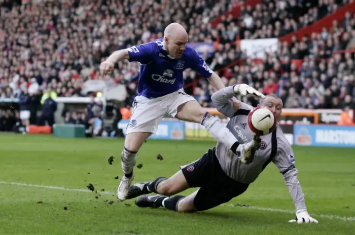 Framed Print : Sheffield United v Everton - Andrew Johnson in action against Paddy Kenny Framed Print : Sheffield United v Everton - Andrew Johnson in action against Paddy Kenny