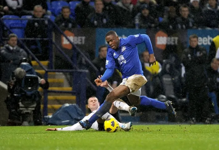 Framed Print : Showdown at Reebok: Paul Robinson vs. Victor Anichebe - A Premier League Battle for the Ball (13 February 2011) Framed Print : Showdown at Reebok: Paul Robinson vs. Victor Anichebe - A Premier League Battle for the Ball (13 February 2011)