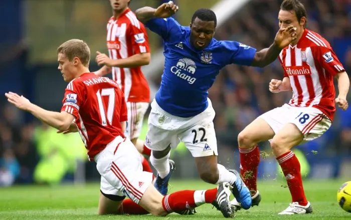 Framed Print : Soccer - Barclays Premier League - Everton v Stoke City - Goodison Park Framed Print : Soccer - Barclays Premier League - Everton v Stoke City - Goodison Park
