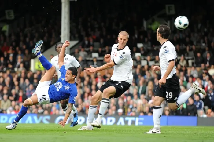 Framed Print : Soccer - Barclays Premier League - Fulham v Everton - Craven Cottage Framed Print : Soccer - Barclays Premier League - Fulham v Everton - Craven Cottage
