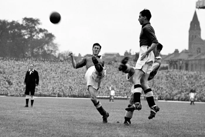 Framed Print : Soccer - Football League Division One - Arsenal v Everton Framed Print : Soccer - Football League Division One - Arsenal v Everton