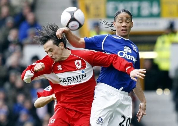 Star-Studded FA Cup Quarterfinal: Everton's Pienaar vs Middlesbrough's Sanli Clash at Goodison Park (08 / 09)