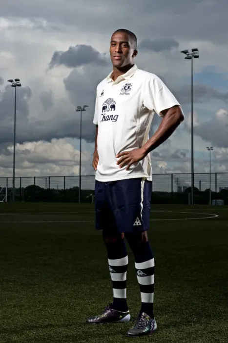 Framed Print : Steely Sylvain Distin: A Defiant Everton Career Framed Print : Steely Sylvain Distin: A Defiant Everton Career