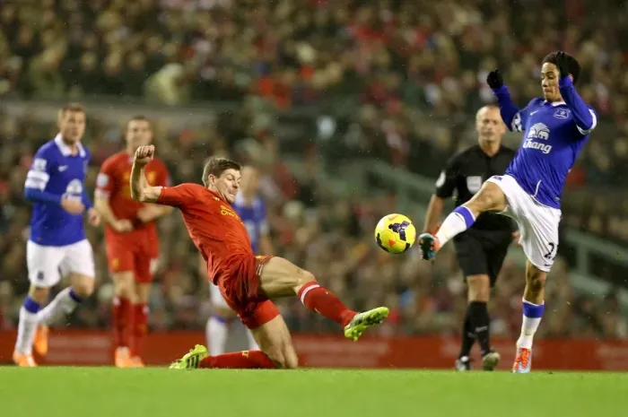 Framed Print : Steven Gerrard vs. Steven Pienaar: Intense Rivalry in the Liverpool-Everton Barclays Premier League Clash (January 28, 2014: Anfield) Framed Print : Steven Gerrard vs. Steven Pienaar: Intense Rivalry in the Liverpool-Everton Barclays Premier League Clash (January 28, 2014: Anfield)