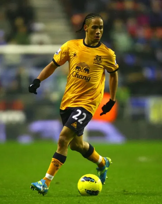 Framed Print : Steven Pienaar in Action: Everton vs. Wigan Athletic, February 4, 2012
