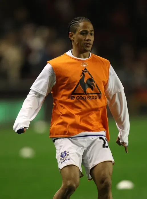 Framed Print : Steven Pienaar in Action: Everton vs. Liverpool, Barclays Premier League (March 13, 2012, Anfield) Framed Print : Steven Pienaar in Action: Everton vs. Liverpool, Barclays Premier League (March 13, 2012, Anfield)