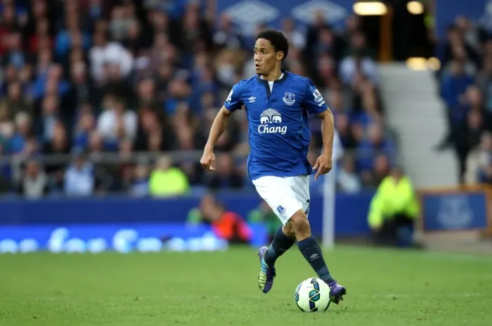 Framed Print : Steven Pienaar in Action: Everton vs Aston Villa, Barclays Premier League at Goodison Park Framed Print : Steven Pienaar in Action: Everton vs Aston Villa, Barclays Premier League at Goodison Park