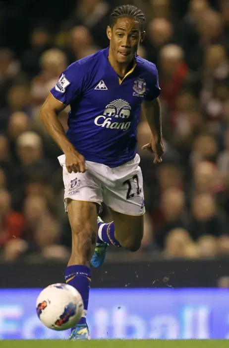 Framed Print : Steven Pienaar in Action: Everton vs Liverpool, Barclays Premier League, Anfield (13 March 2012)