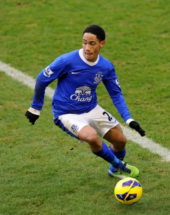 Framed Print : Steven Pienaar at Goodison Park: A 0-0 Stalemate Against Swansea City (January 12, 2013) Framed Print : Steven Pienaar at Goodison Park: A 0-0 Stalemate Against Swansea City (January 12, 2013)