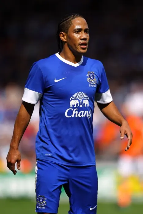 Framed Print : Steven Pienaar Honors Keith Southern at Everton's Testimonial vs. Blackpool, Bloomfield Road Framed Print : Steven Pienaar Honors Keith Southern at Everton's Testimonial vs. Blackpool, Bloomfield Road