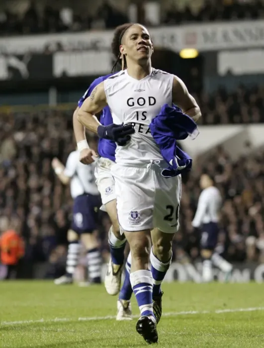 Framed Print : Steven Pienaar Scores First Goal for Everton Against Tottenham (November 2008) Framed Print : Steven Pienaar Scores First Goal for Everton Against Tottenham (November 2008)