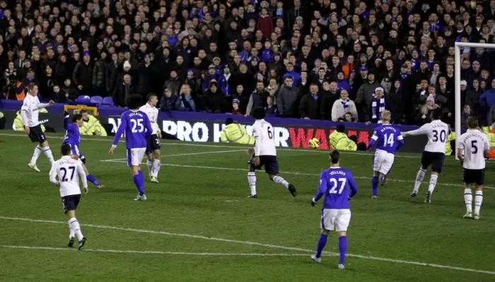 Framed Print : Steven Pienaar Scores the Game-Changing Goal: Everton 2-1 Tottenham Hotspur (Barclays Premier League, Goodison Park, 09-12-2012) Framed Print : Steven Pienaar Scores the Game-Changing Goal: Everton 2-1 Tottenham Hotspur (Barclays Premier League, Goodison Park, 09-12-2012)