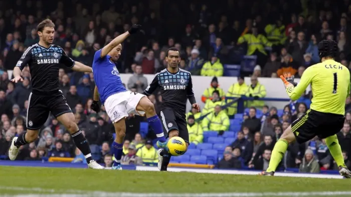 Framed Print : Steven Pienaar Scores the Opener: Everton vs. Chelsea, Barclays Premier League (11 February 2012)