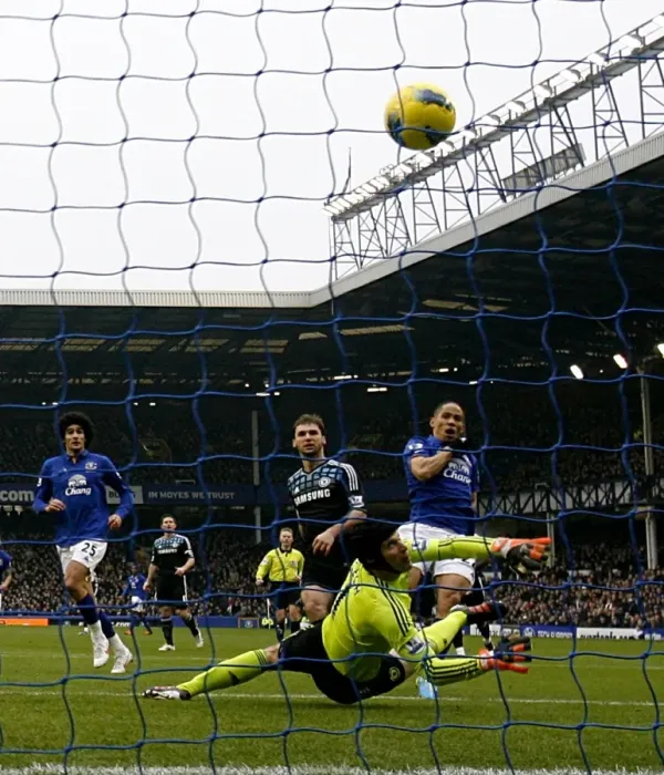Framed Print : Steven Pienaar Scores the Opener: Everton's Thrilling Goal vs. Chelsea (11 February 2012, Goodison Park) Framed Print : Steven Pienaar Scores the Opener: Everton's Thrilling Goal vs. Chelsea (11 February 2012, Goodison Park)