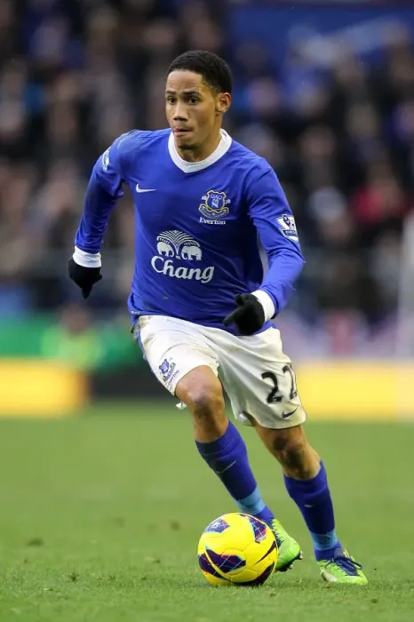 Framed Print : Steven Pienaar vs. Chelsea: A Tight Battle at Goodison Park (Everton 1 - Chelsea 2, Barclays Premier League, December 30, 2012) Framed Print : Steven Pienaar vs. Chelsea: A Tight Battle at Goodison Park (Everton 1 - Chelsea 2, Barclays Premier League, December 30, 2012)