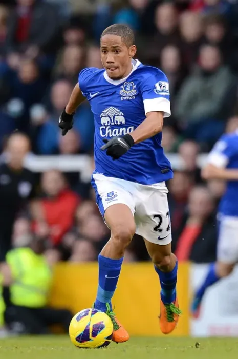 Framed Print : Steven Pienaar's Brilliant Performance: A Thrilling 2-2 Draw Between Fulham and Everton (November 3, 2012)