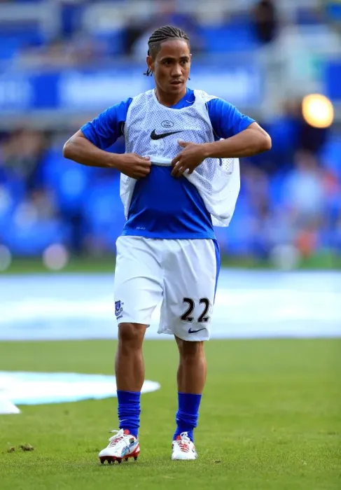 Framed Print : Steven Pienaar's Intense Focus: Everton's Warm-Up Before Clash with Manchester United (Everton 1 - Manchester United 0, Premier League 2012) Framed Print : Steven Pienaar's Intense Focus: Everton's Warm-Up Before Clash with Manchester United (Everton 1 - Manchester United 0, Premier League 2012)