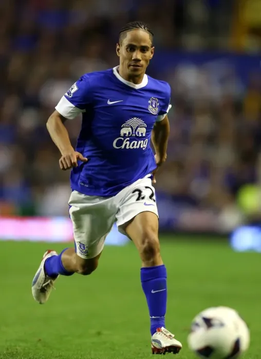 Framed Print : Steven Pienaar's Stunner: Everton's Thrilling 1-0 Win Over Manchester United (2012)