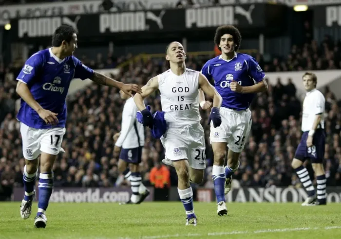 Framed Print : Steven Pienaar's Stunner: Everton's Victory Over Tottenham Hotspur in Premier League (30 / 11 / 08)