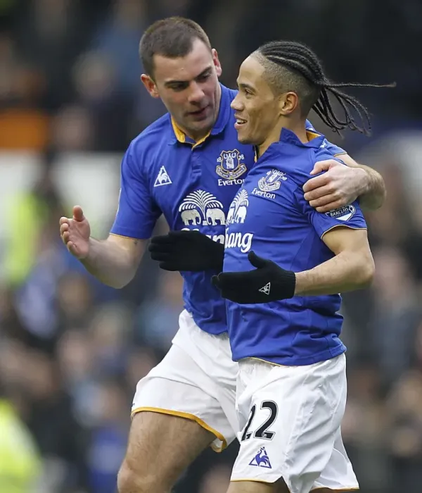 Framed Print : Steven Pienaar's Stunning Goal: Thrilling Opener for Everton Against Chelsea (11 February 2012)