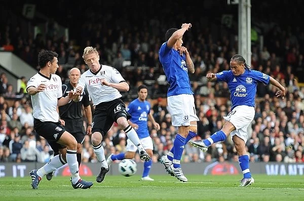 Steven Pienaar's Thrilling Attack: Everton vs Fulham in the Barclays Premier League