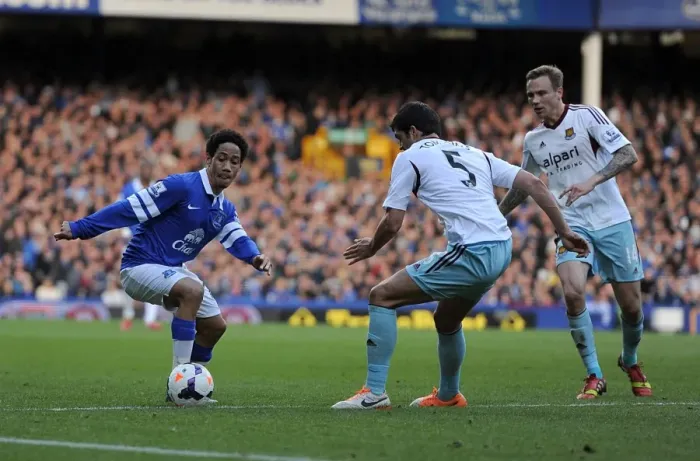 Framed Print : Steven Pienaar's Winning Performance: Everton's 1-0 Victory over West Ham United (01-03-2014) Framed Print : Steven Pienaar's Winning Performance: Everton's 1-0 Victory over West Ham United (01-03-2014)