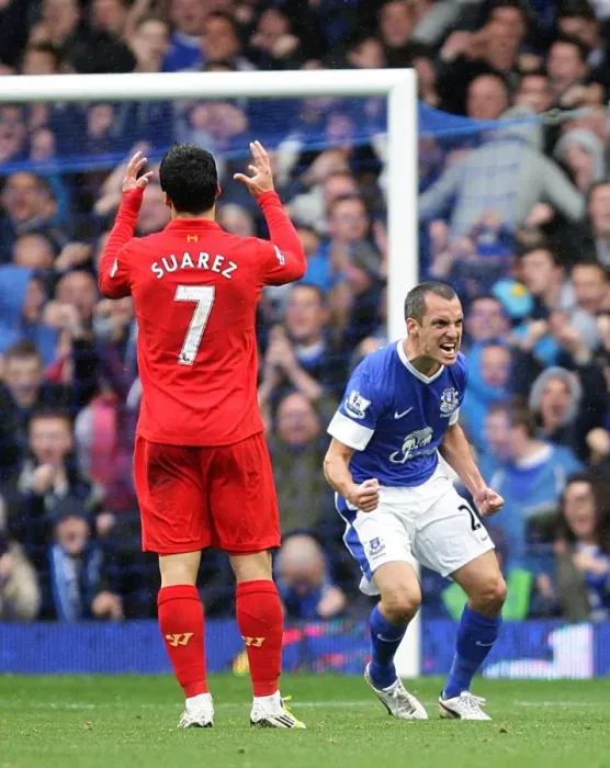 Framed Print : Suarez's Disappointment as Osman Scores: Everton vs Liverpool, Barclays Premier League (28-10-2012) Framed Print : Suarez's Disappointment as Osman Scores: Everton vs Liverpool, Barclays Premier League (28-10-2012)