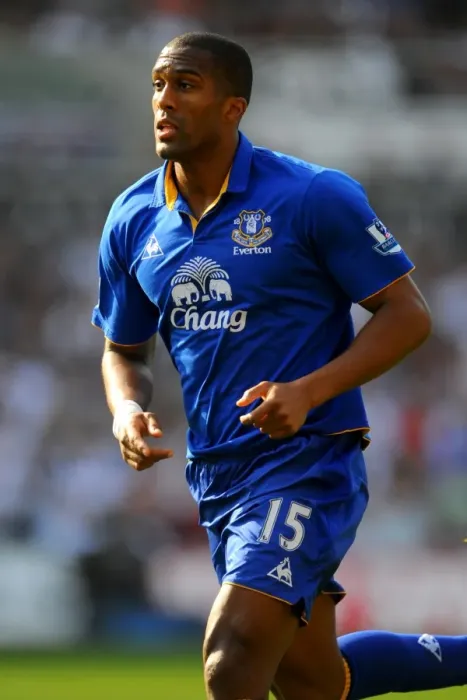 Framed Print : Sylvain Distin in Action: Everton vs Swansea City (Barclays Premier League, 24 March 2012) Framed Print : Sylvain Distin in Action: Everton vs Swansea City (Barclays Premier League, 24 March 2012)