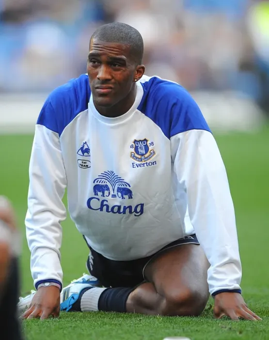 Framed Print : Sylvain Distin of Everton in Pre-Match Warm-Up at Stamford Bridge, Chelsea vs Everton (15 October 2011) Framed Print : Sylvain Distin of Everton in Pre-Match Warm-Up at Stamford Bridge, Chelsea vs Everton (15 October 2011)
