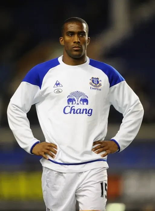 Framed Print : Sylvain Distin's Heroic Performance: Everton vs Arsenal (BPL, 21 March 2012) Framed Print : Sylvain Distin's Heroic Performance: Everton vs Arsenal (BPL, 21 March 2012)