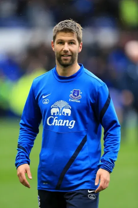 Framed Print : Thrilling 2-2 Draw: Everton vs Liverpool - Hitzlsperger's Performance at Goodison Park (28-10-2012)