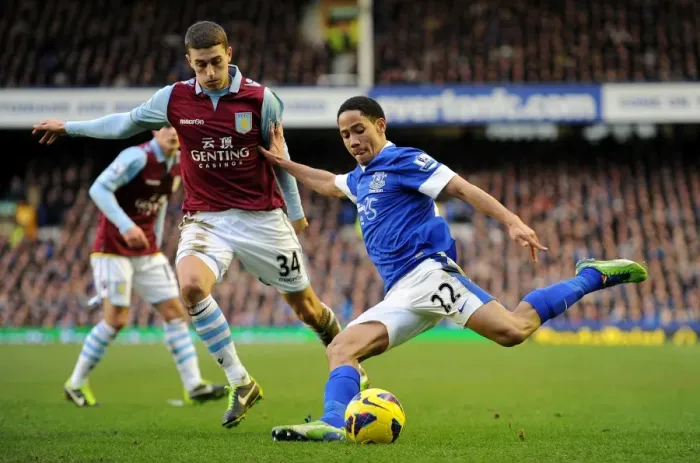 Framed Print : Thrilling 3-3 Draw at Goodison Park: Pienaar vs. Lowton Framed Print : Thrilling 3-3 Draw at Goodison Park: Pienaar vs. Lowton
