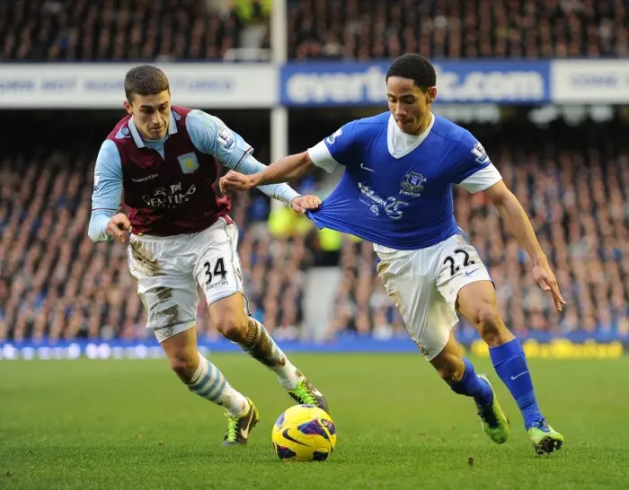 Framed Print : Thrilling 3-3 Draw: Pienaar vs Lowton at Goodison Park - Everton vs Aston Villa