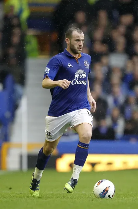 Framed Print : Thrilling McFadden Strike: Everton vs. Sunderland, Barclays Premier League, Goodison Park (09 April 2012) Framed Print : Thrilling McFadden Strike: Everton vs. Sunderland, Barclays Premier League, Goodison Park (09 April 2012)