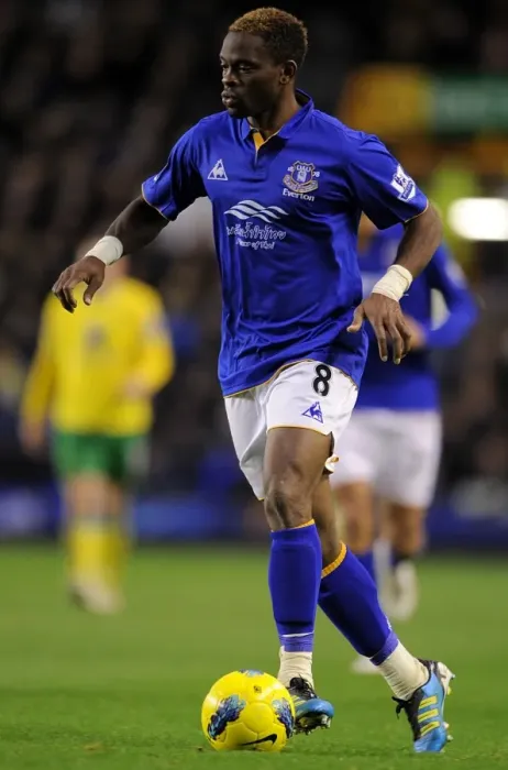 Framed Print : Thrilling Saha Strike: Everton vs. Norwich City, Barclays Premier League (17 December 2011, Goodison Park) Framed Print : Thrilling Saha Strike: Everton vs. Norwich City, Barclays Premier League (17 December 2011, Goodison Park)
