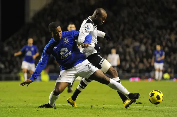 Framed Print : A Tight Battle for the Ball: Yakubu vs. Gallas - Everton vs. Tottenham (Premier League, Goodison Park, 05 January 2011) Framed Print : A Tight Battle for the Ball: Yakubu vs. Gallas - Everton vs. Tottenham (Premier League, Goodison Park, 05 January 2011)