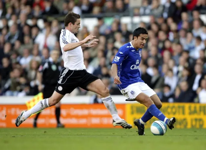 Framed Print : Tim Cahill vs. Matt Oakley: A Premier League Battle at Pride Park, October 2007 Framed Print : Tim Cahill vs. Matt Oakley: A Premier League Battle at Pride Park, October 2007