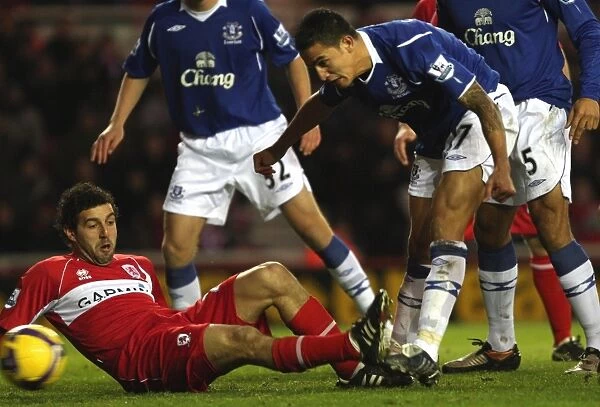 Tim Cahill's Historic First Goal for Everton Against Middlesbrough (08 / 09 Barclays Premier League)