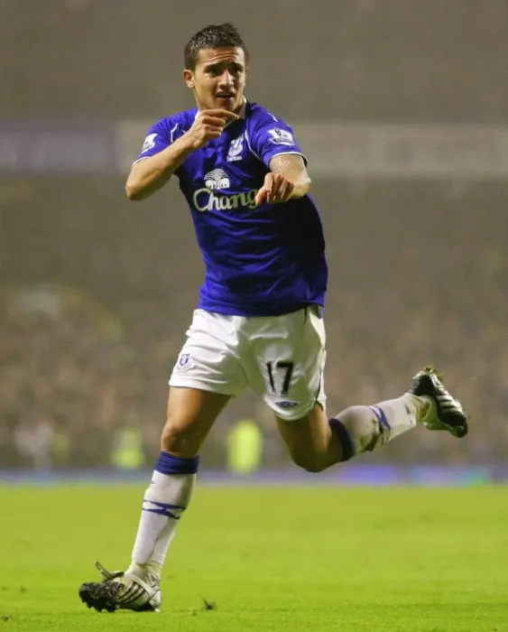 Framed Print : Tim Cahill's Historic Goal: Everton vs. Arsenal, 08 / 09 Premier League