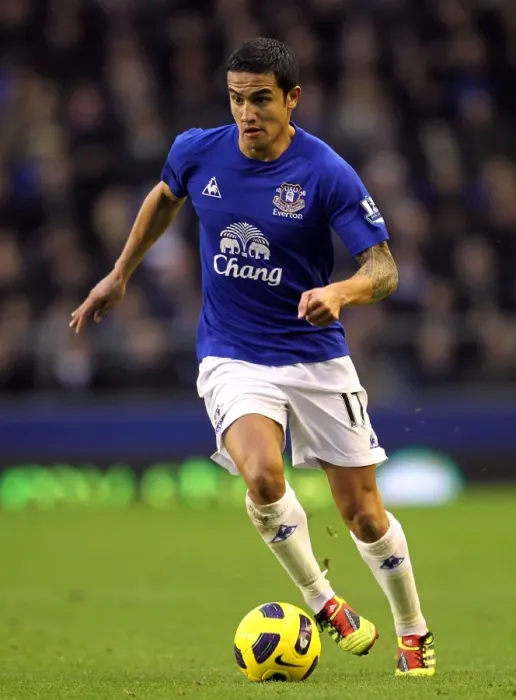 Framed Print : Tim Cahill's Thrilling Moment: Everton vs. Wigan Athletic, Barclays Premier League (11 December 2010, Goodison Park)