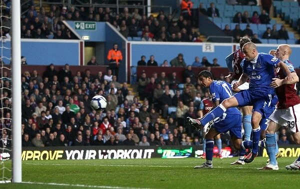 Tim Cahill's Thunderous Debut Goal: Everton at Aston Villa in the Premier League