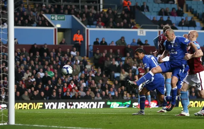 Framed Print : Tim Cahill's Thunderous Debut Goal: Everton at Aston Villa in the Premier League Framed Print : Tim Cahill's Thunderous Debut Goal: Everton at Aston Villa in the Premier League