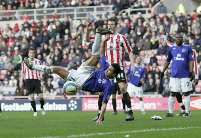 Framed Print : Tim Cahill's Thunderous Shot for Everton vs Sunderland (07 / 08 Season) Framed Print : Tim Cahill's Thunderous Shot for Everton vs Sunderland (07 / 08 Season)