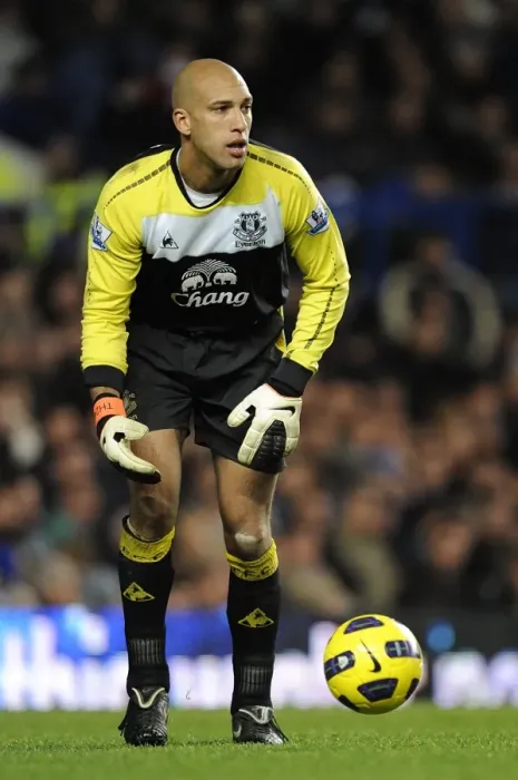 Framed Print : Tim Howard in Action: Chelsea vs. Everton, Barclays Premier League (4 December 2010), Stamford Bridge Framed Print : Tim Howard in Action: Chelsea vs. Everton, Barclays Premier League (4 December 2010), Stamford Bridge