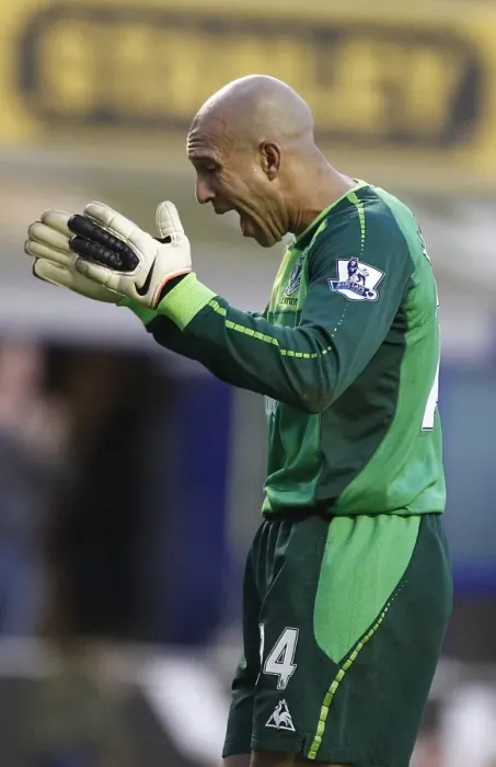 Framed Print : Tim Howard in Action: Everton vs Fulham, Barclays Premier League, Goodison Park (19 March 2011) Framed Print : Tim Howard in Action: Everton vs Fulham, Barclays Premier League, Goodison Park (19 March 2011)