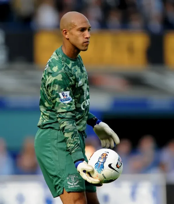 Framed Print : Tim Howard in Action: Everton vs Liverpool, Barclays Premier League (1 October 2011) - Goodison Park Framed Print : Tim Howard in Action: Everton vs Liverpool, Barclays Premier League (1 October 2011) - Goodison Park