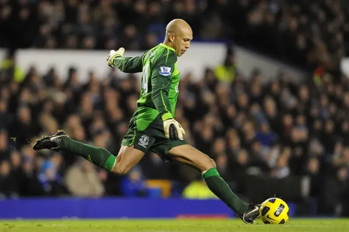 Framed Print : Tim Howard in Action: Everton vs. Tottenham Hotspur, Barclays Premier League (05 January 2011, Goodison Park) Framed Print : Tim Howard in Action: Everton vs. Tottenham Hotspur, Barclays Premier League (05 January 2011, Goodison Park)