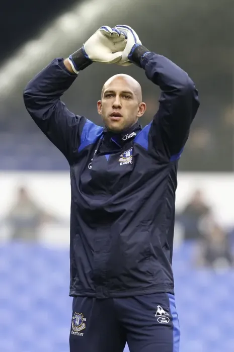 Framed Print : Tim Howard: Everton's Focused Goalkeeper Gears Up for Battle against Wolverhampton Wanderers (BPL, 19 November 2011) Framed Print : Tim Howard: Everton's Focused Goalkeeper Gears Up for Battle against Wolverhampton Wanderers (BPL, 19 November 2011)